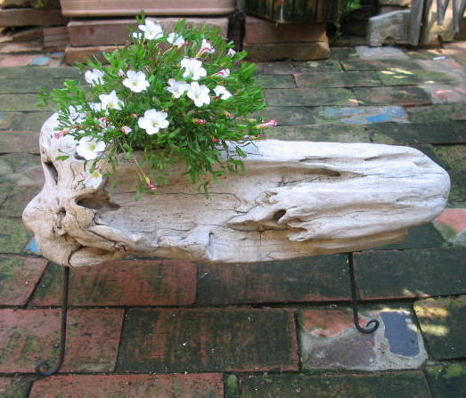 花器　ガーデニングオブジェ　流木の造形、素材を生かして制作した、世界に一つの個性的なワイルドでナチュラル花器